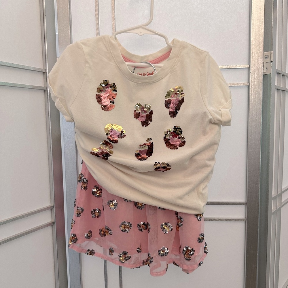 Sparkly and cute!  Girls size 5 & 7. Skirt and top set
